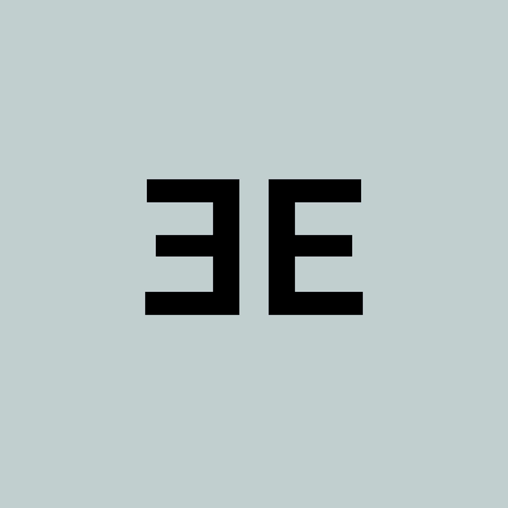 Logotyp för Eklund & Eklund i form av två versala E som står emot varandra. Design av Mari Forsell